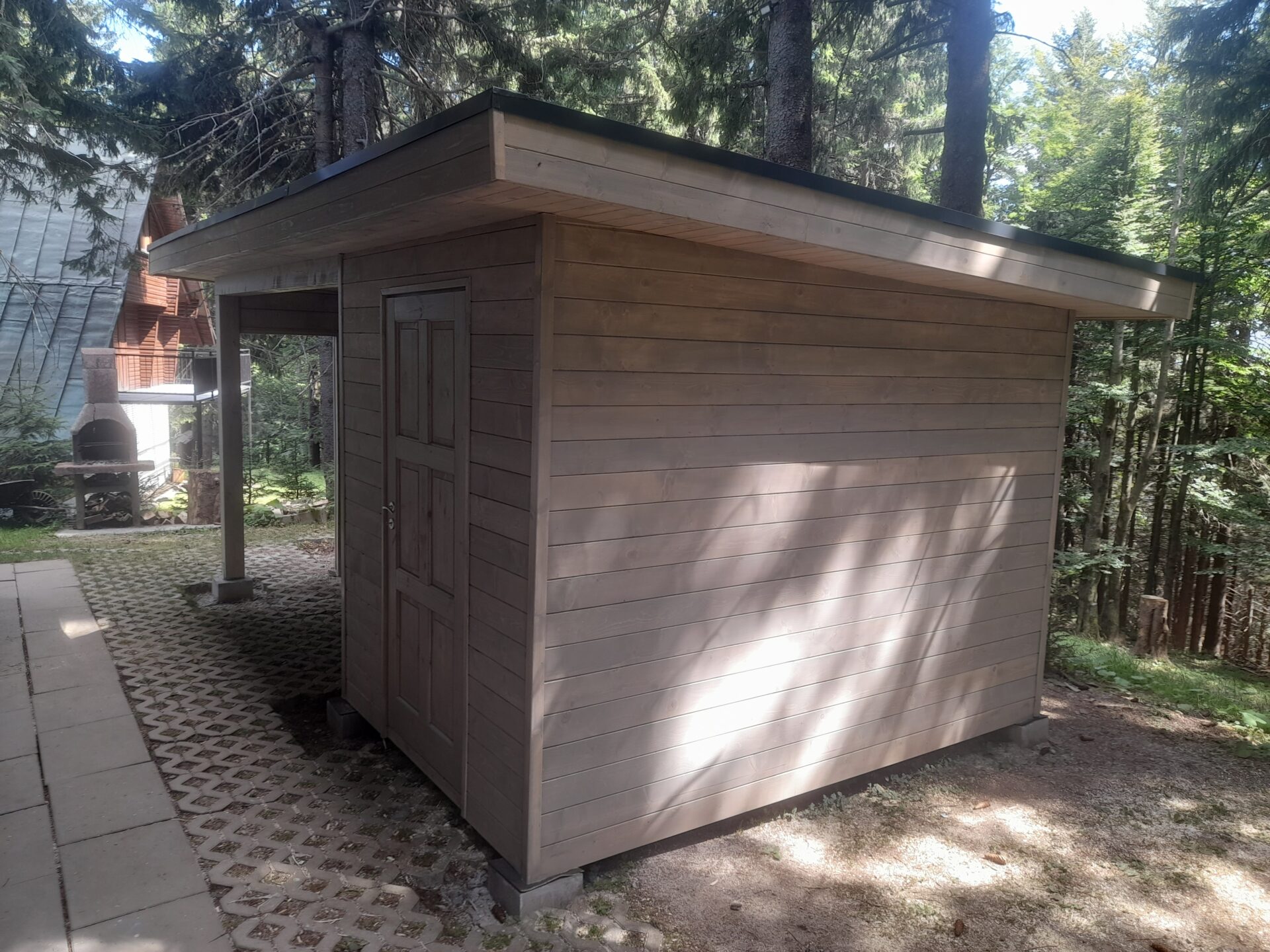 Záhradný domček s prístreškom - Martinské hole